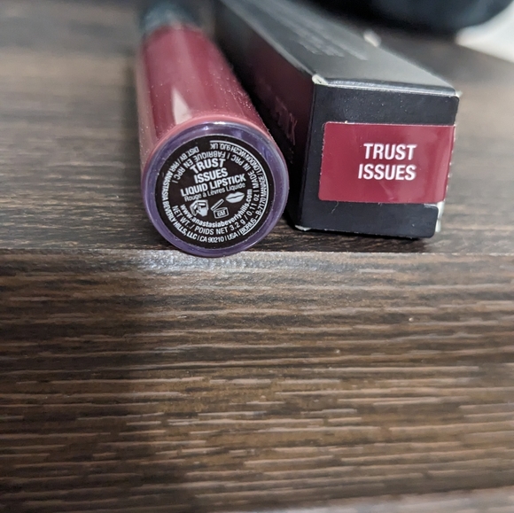 SOLD TRUST ISSUES | NEW Anastasia Beverly Hills Liquid Lipstick ABH Deep Plum - Picture 3 of 4